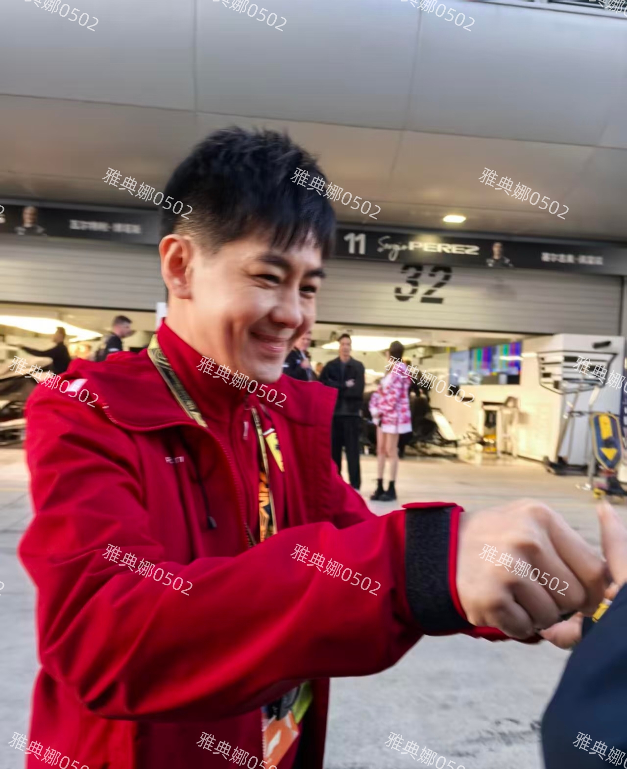 林志颖的老婆情商好低，只顾自己美美的拍照完全不顾及老公的身高
