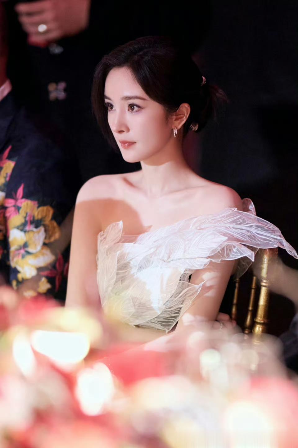杨幂路铂廷现场活动，高定与定制的诠释，太美了