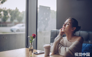 贫困生室友代理的卫生棉是三无产品，我拒绝购买却被全校网暴，可一个月后买了卫生棉的校友却纷纷患病