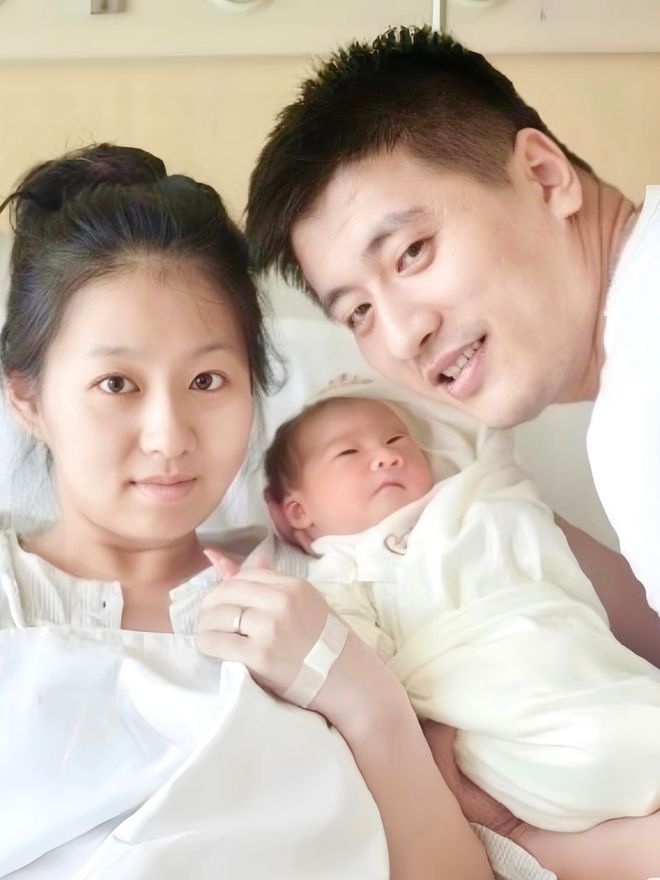 原来她是张雪峰妻子，90后历史学博士?，被传离婚后却一起上节目