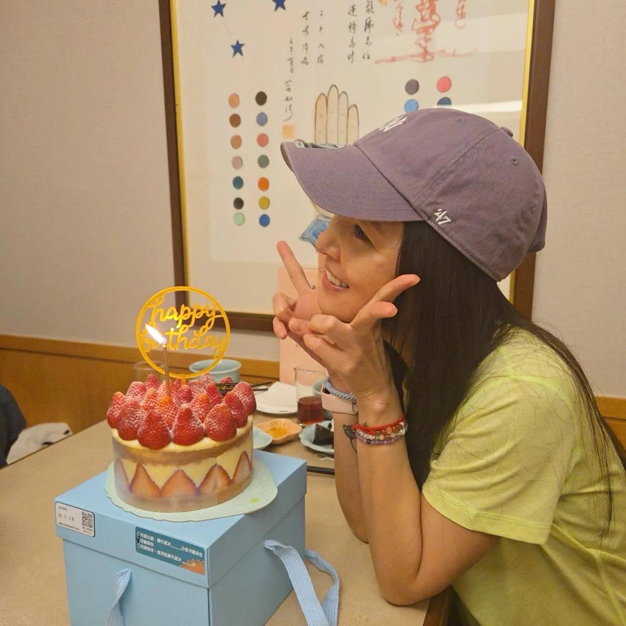 林心如50岁生日尽显好人缘，和朋友私下庆生8次，还办了生日派对