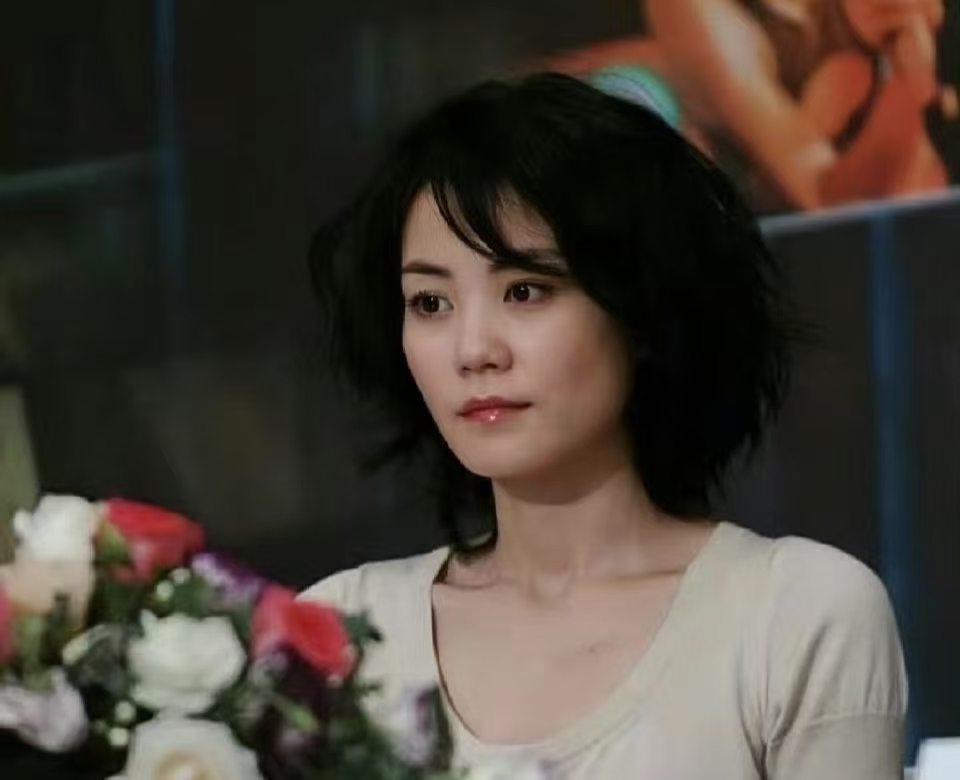 王菲十年匿名捐3268万！全部用于基金会房租工资，这才是真慈善