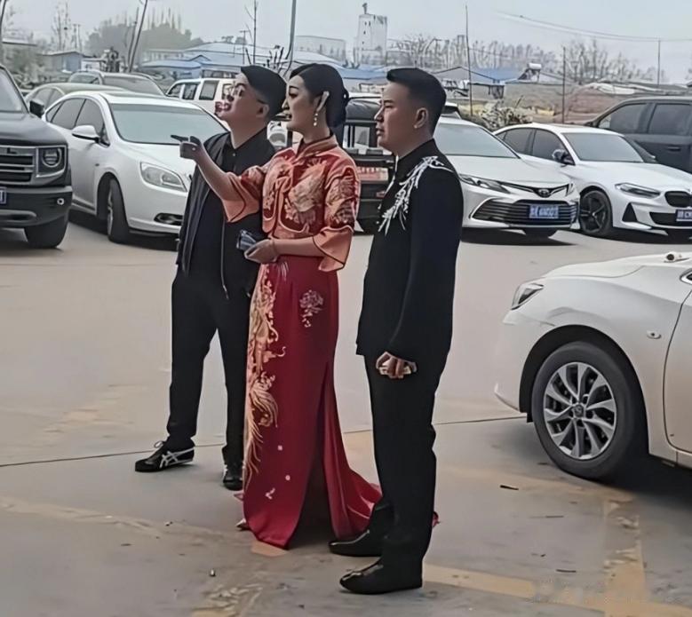 与大衣哥儿子分开后，陈亚男的这次订婚，再婚条件要求有哪些？