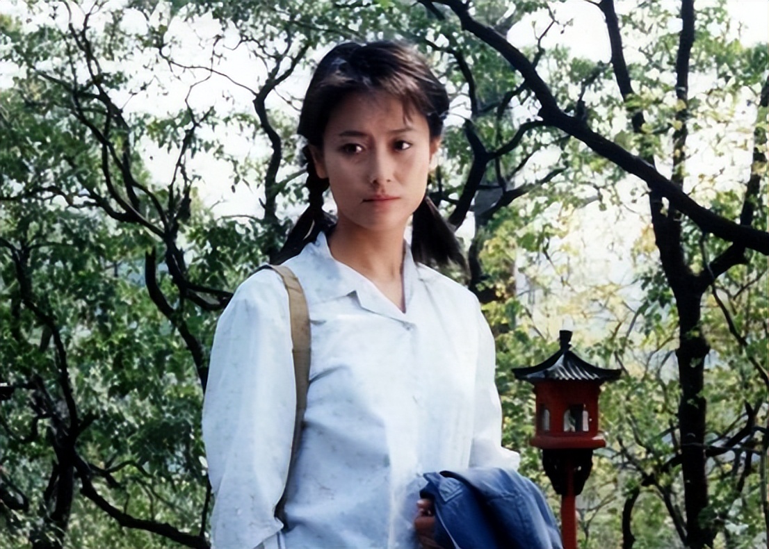 一婚丈夫嫌她太有名，二婚嫁豪门至今无子，今61岁被宠成公主