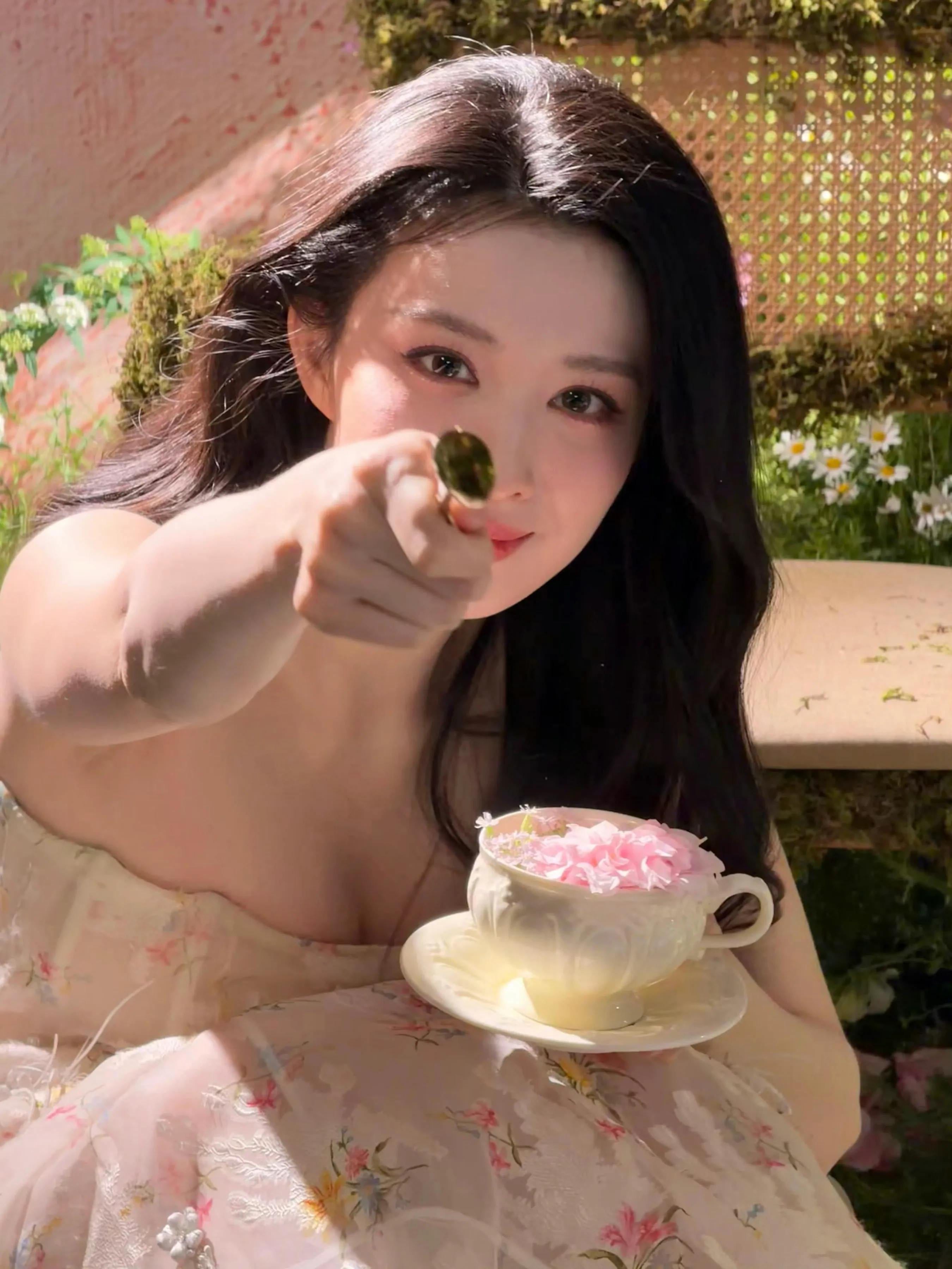 王楚然真的是很明艳的大美人。