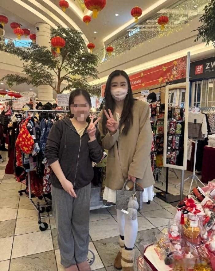 网友偶遇59岁王祖贤，温柔如水，网友感慨：还是那个聂小倩的味道