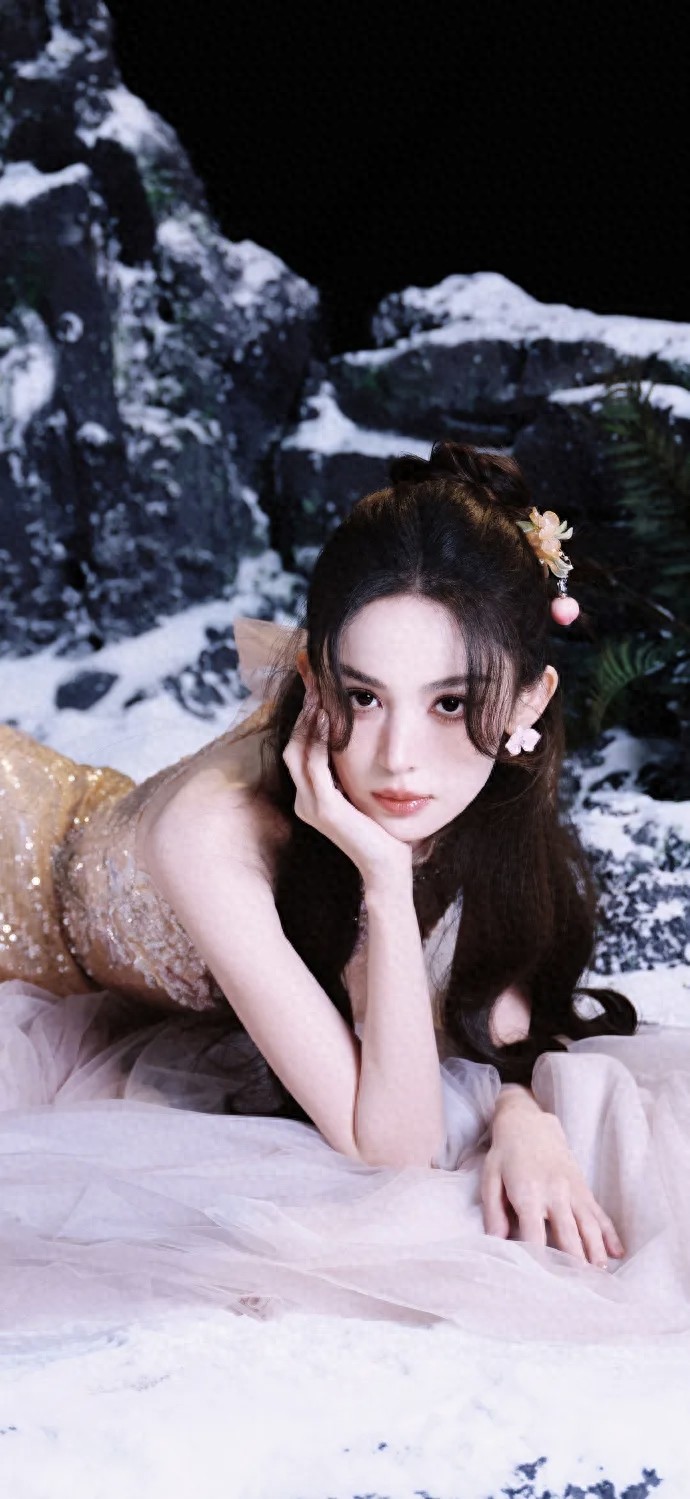 美女壁纸第4426期—古力娜扎