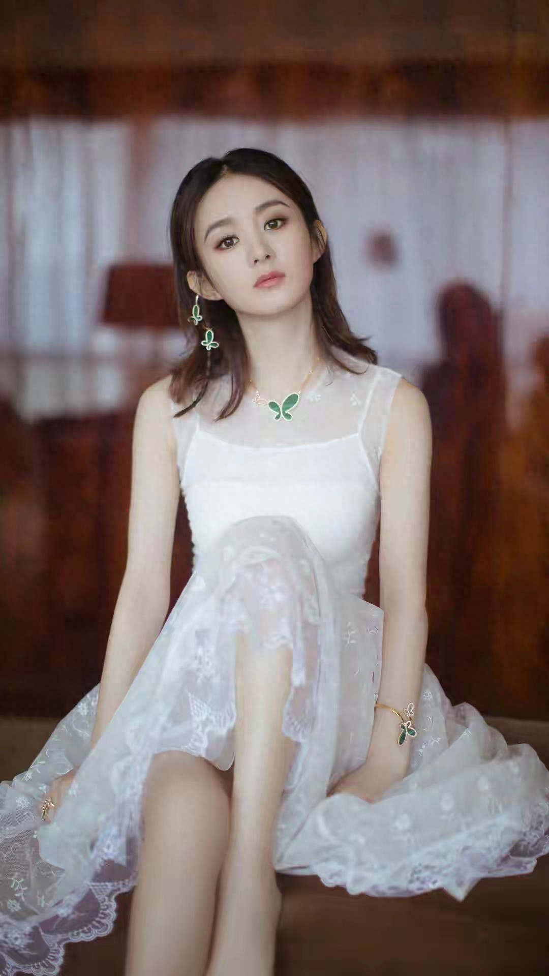 赵丽颖黑白双杀！白裙仙颜封神，黑裙气场全开美到窒息