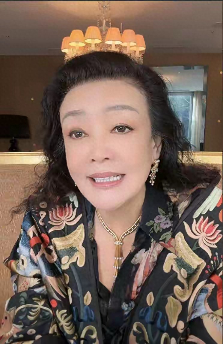 张兰说：猜猜我在哪里过年？媳妇进医院待产了，玥儿箖儿跟着后妈