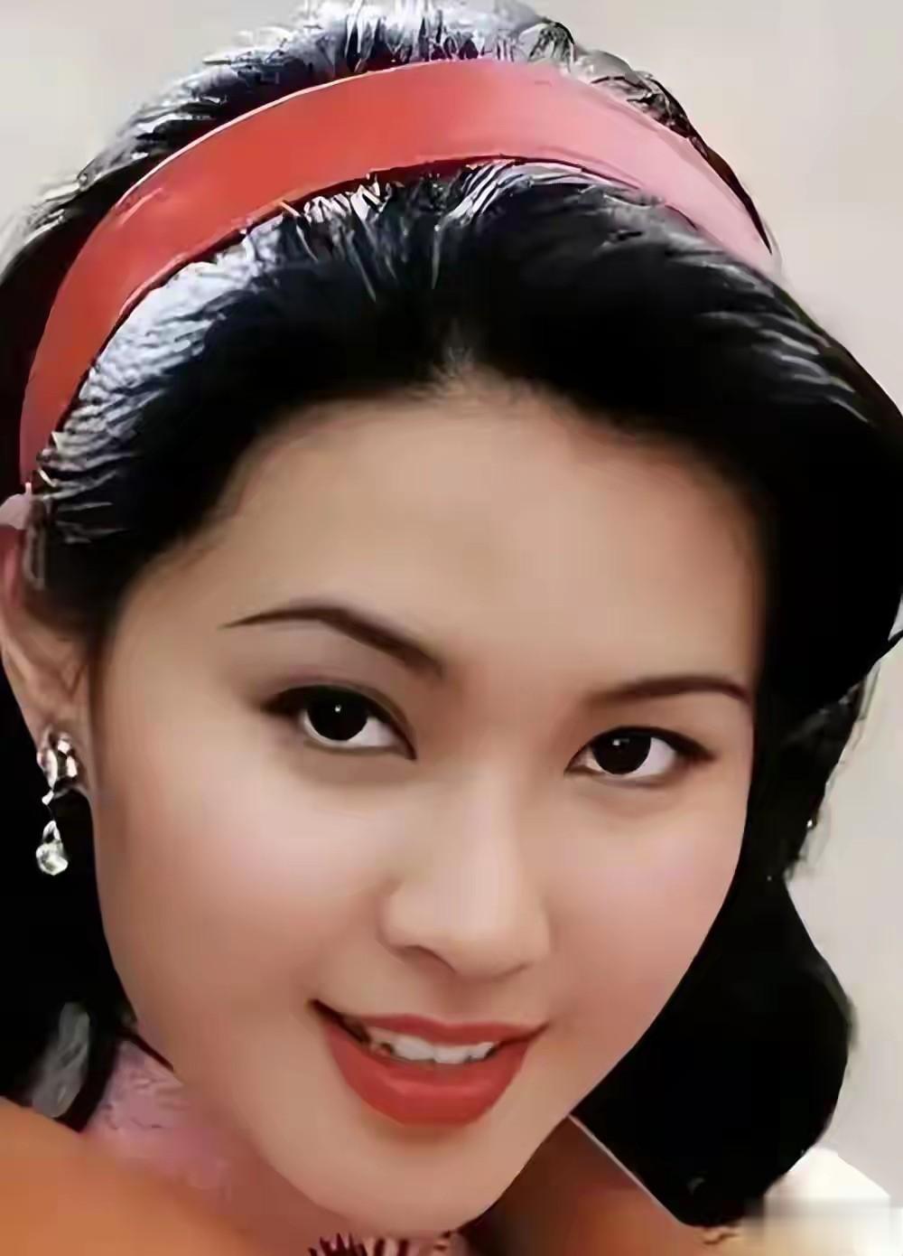 恋爱脑下场是真惨！从春晚主持人到养不起孩子的妇女，方舒后悔吗