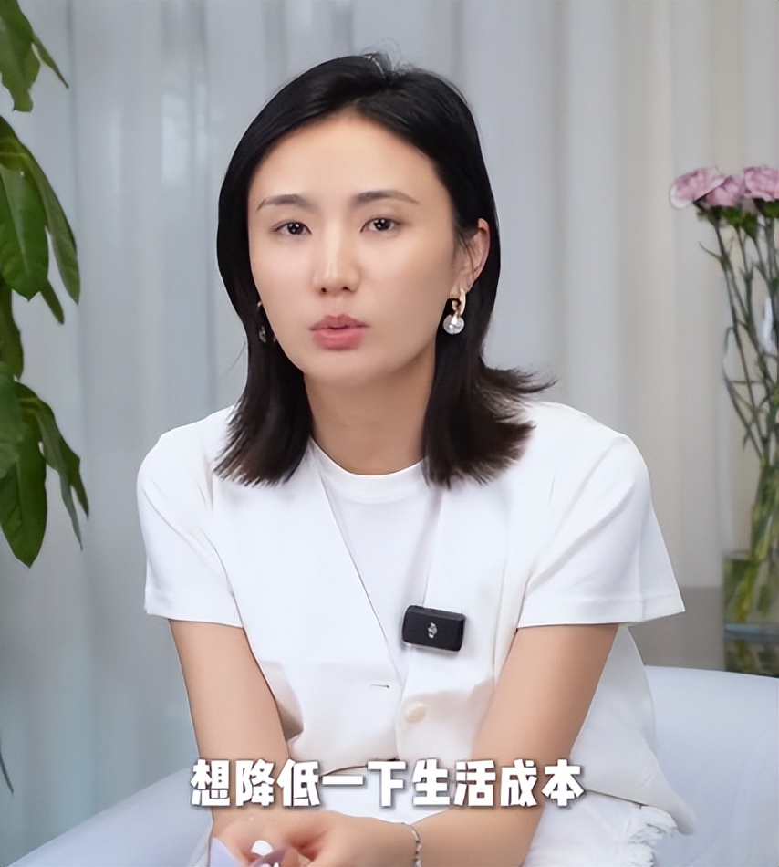 李亚鹏前妻腊八做饭，五菜一汤4岁女儿很开心，网友：啥时候复婚