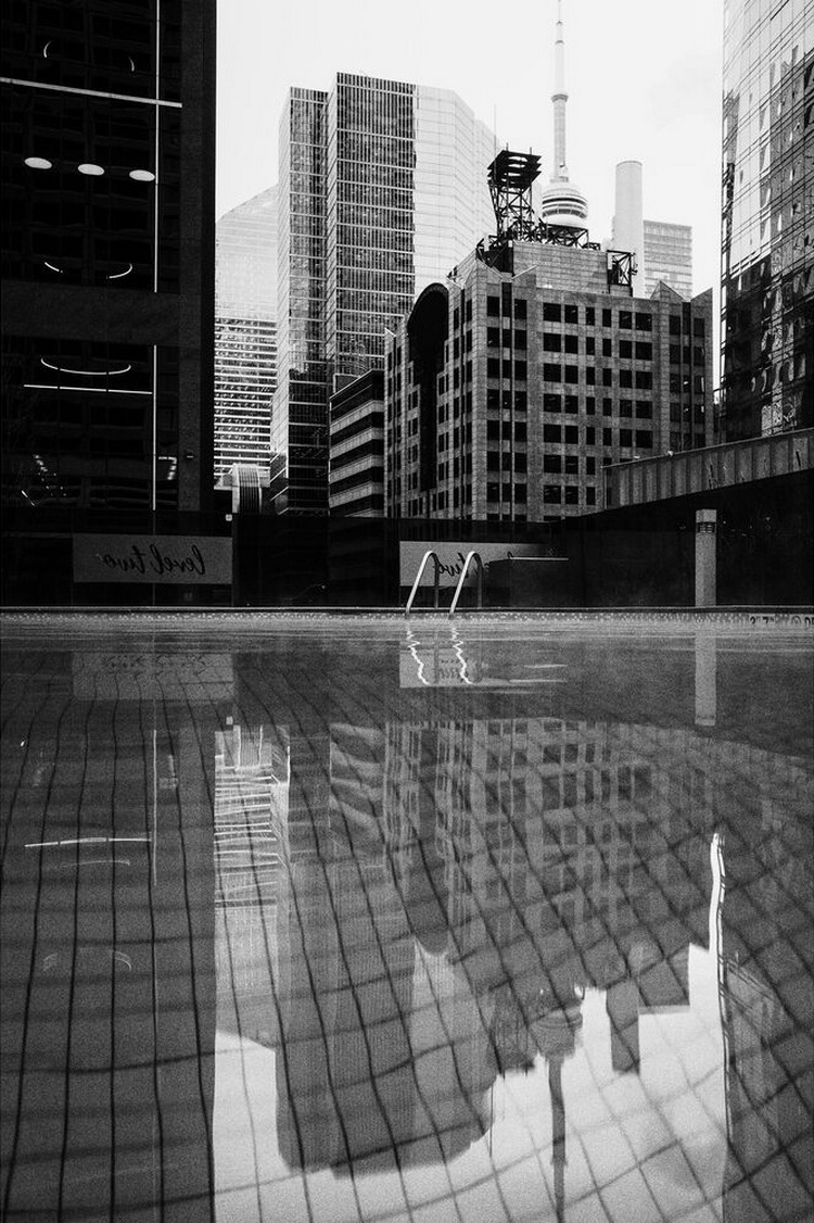 不到徠卡黑白機1/4！理光GR IV Monochrome性價比“爆棚”