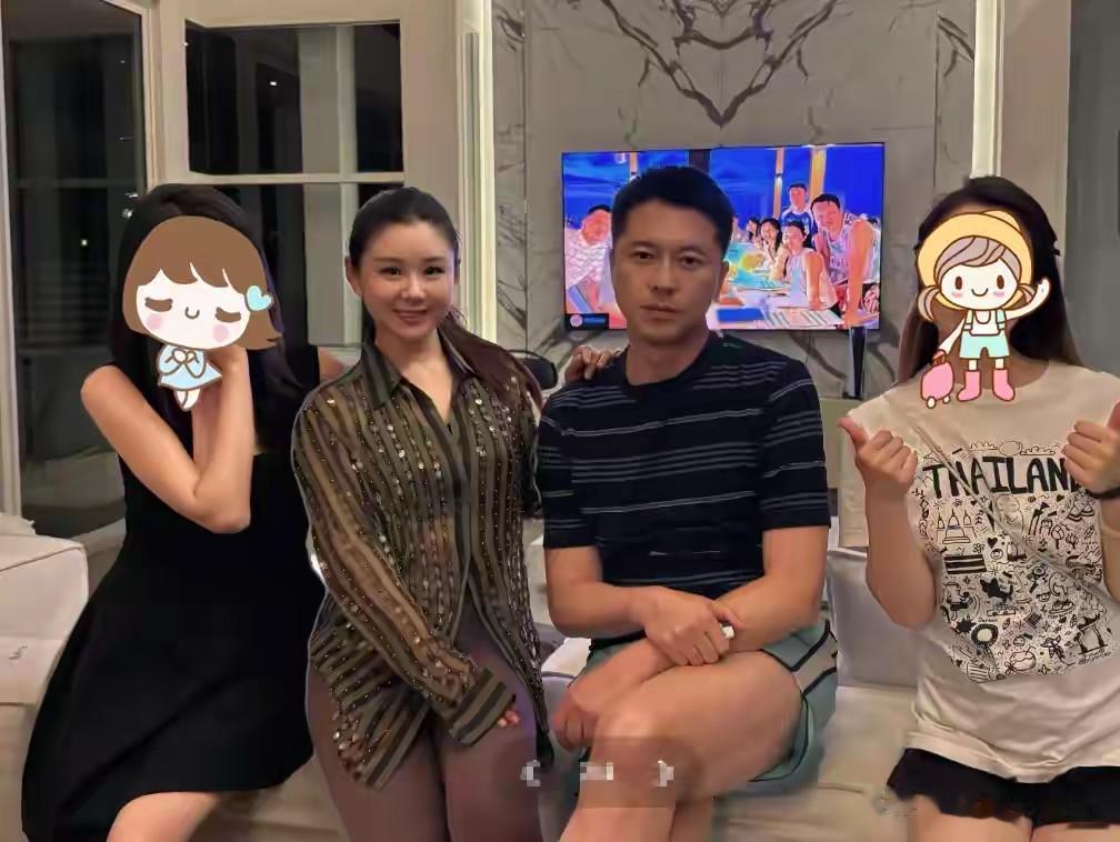 李小萌幸福肥来得好猛，和王雷度假看着胖了有30斤，大象腿抢镜