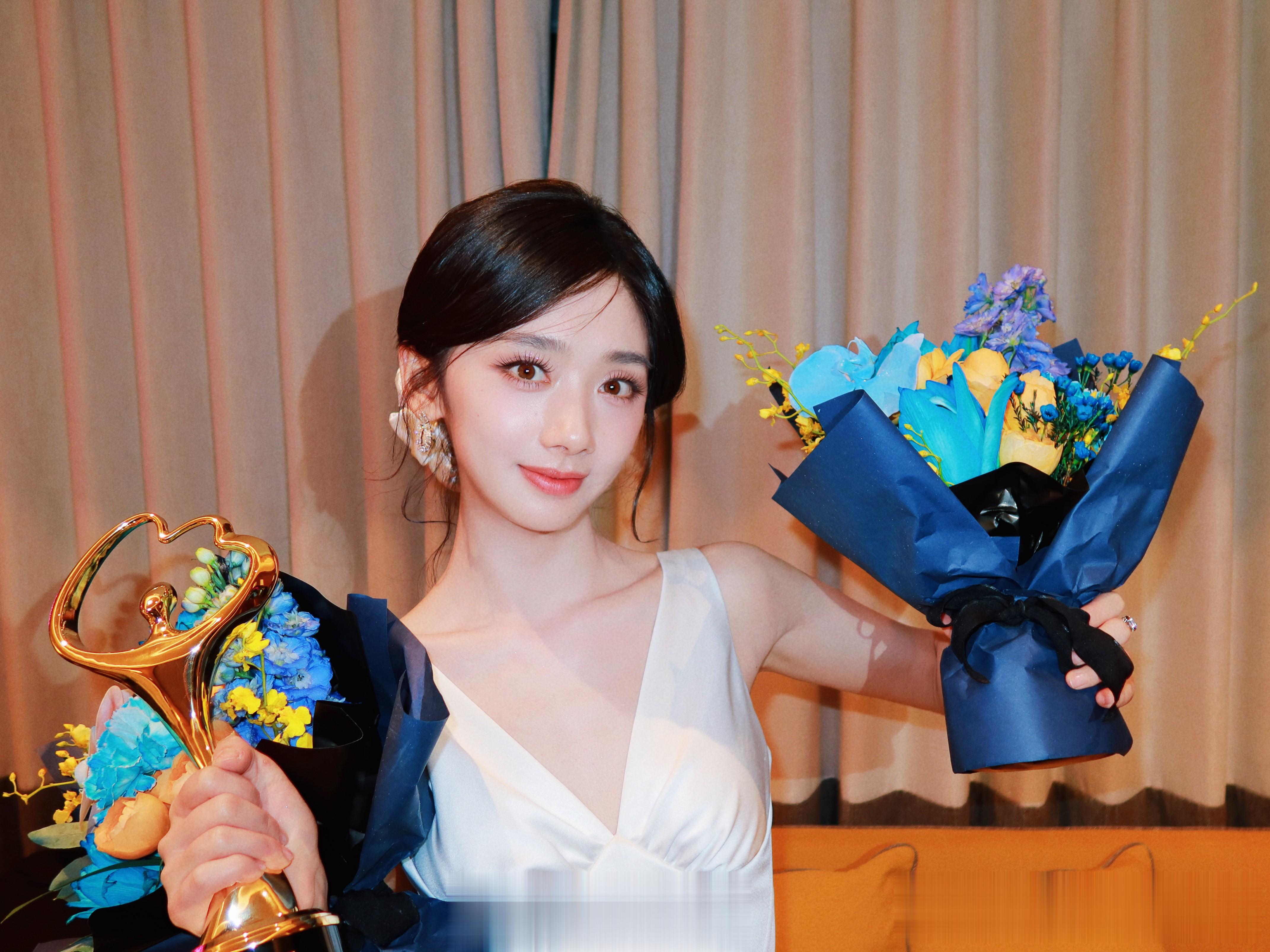 王影璐分享图片