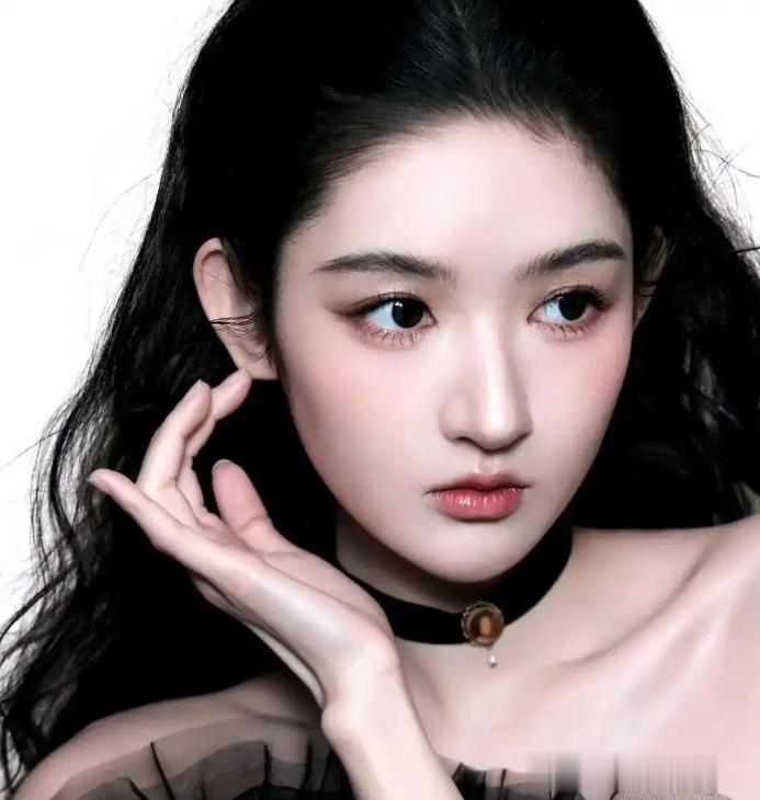 王玉雯被曝分手后现身巴黎!素颜满脸疲惫,母亲跟在身后默默陪伴