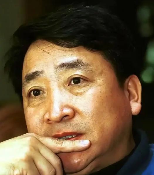 人前光鲜人后心酸，75岁总往国外跑的姜昆，女儿姜珊成了\心病\