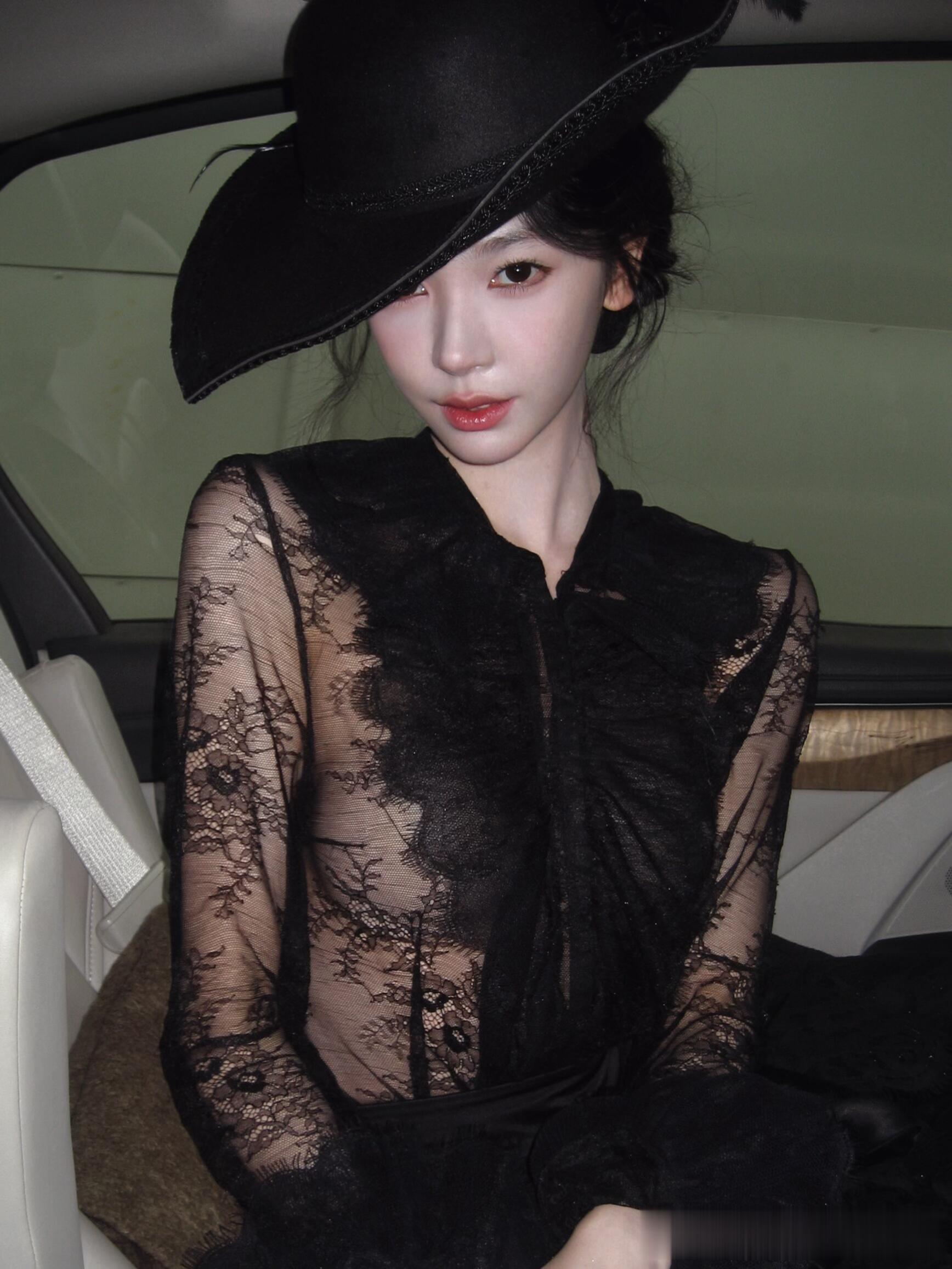 易梦玲 近期活动look ???