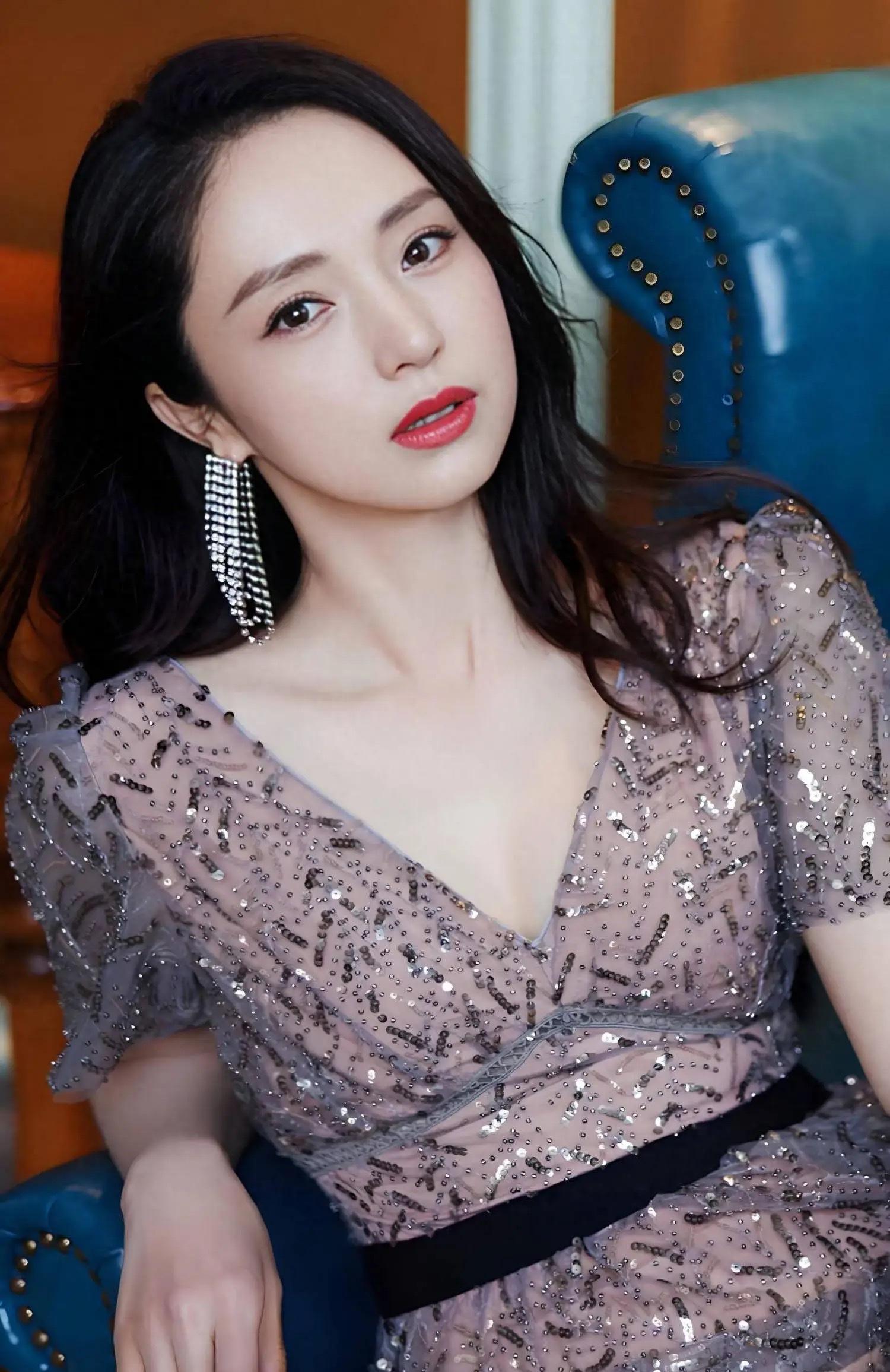 董璇也没想到，离婚7年的高云翔阴影未散，亲自发声钱合适就接