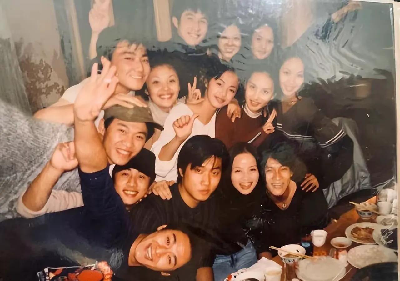 姚晨20岁学生照曝光，网友坐不住了：终于理解凌潇肃为啥一见钟情