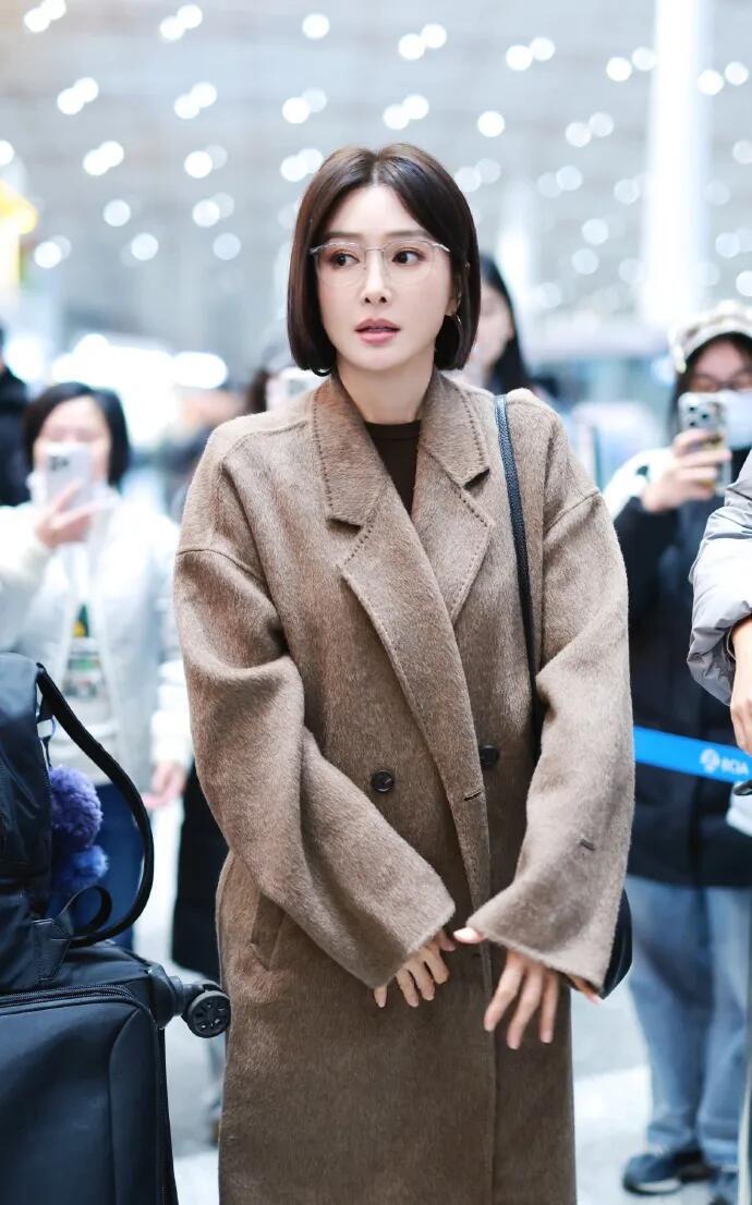 46岁秦岚机场路透图 ???