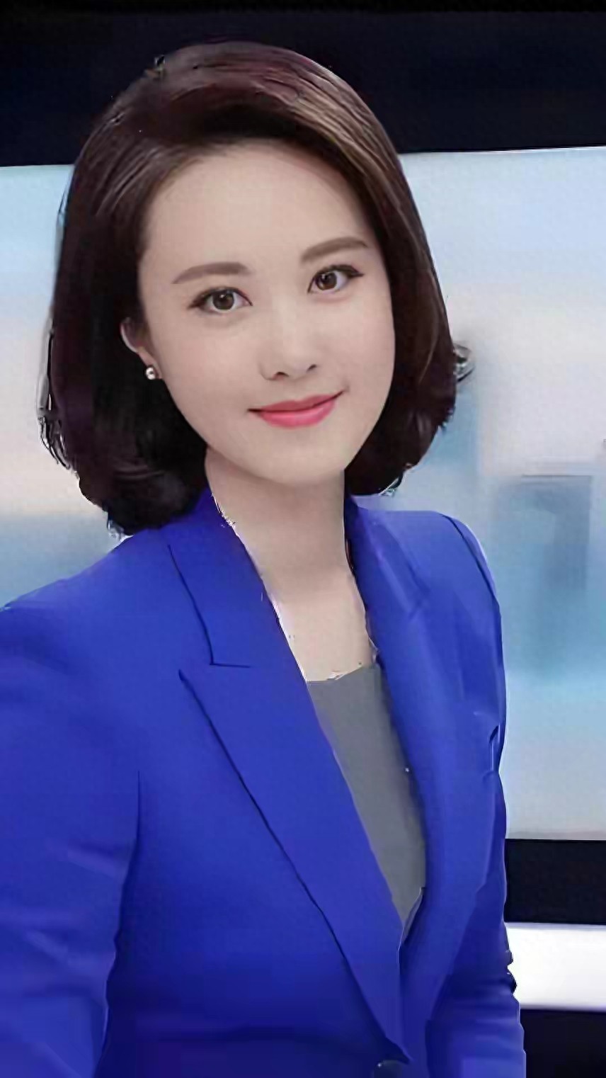 央视知性女主播秦方：才貌与初心兼具的时光美人！