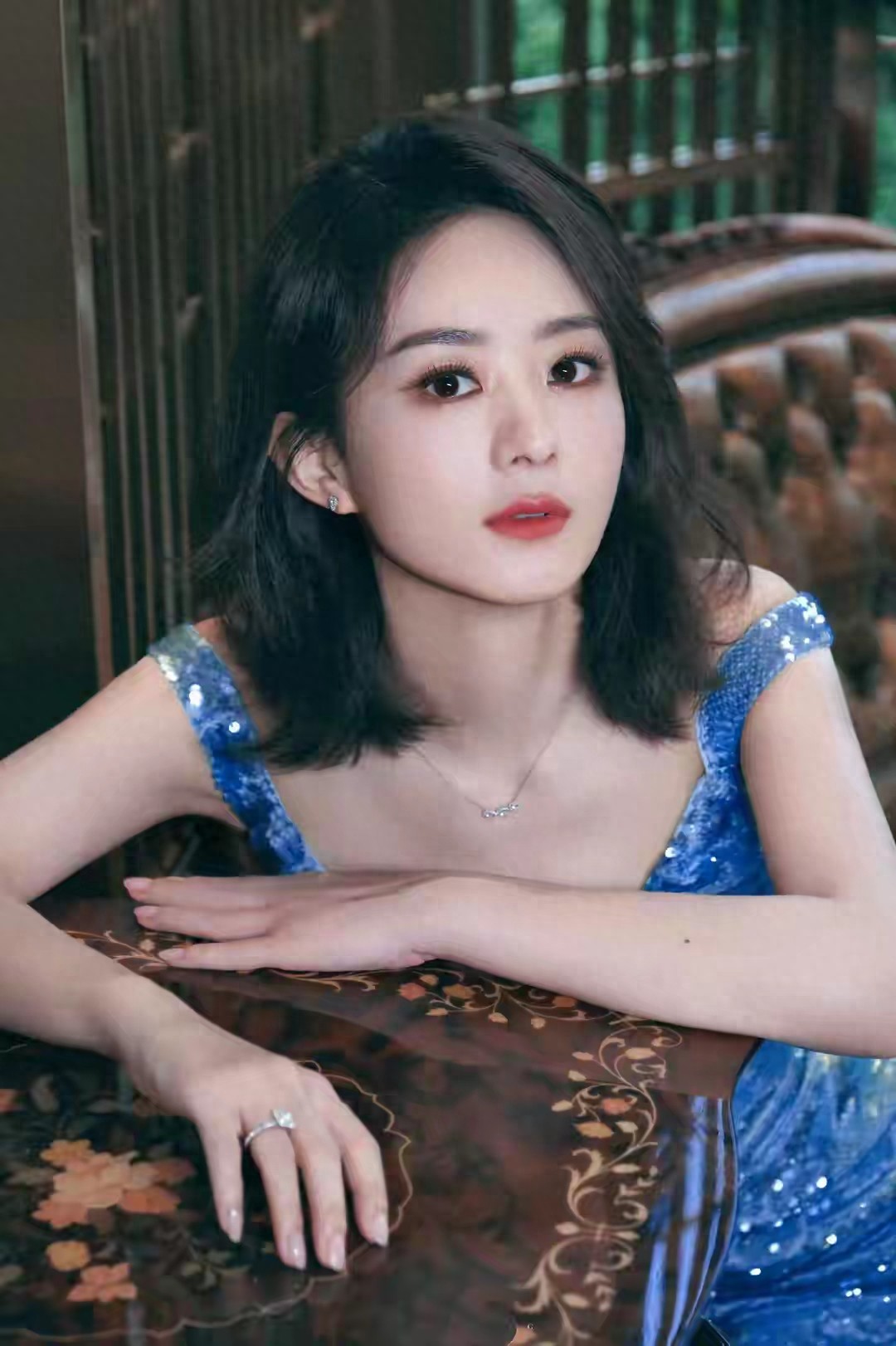 赵丽颖蓝色吊带裙太美了