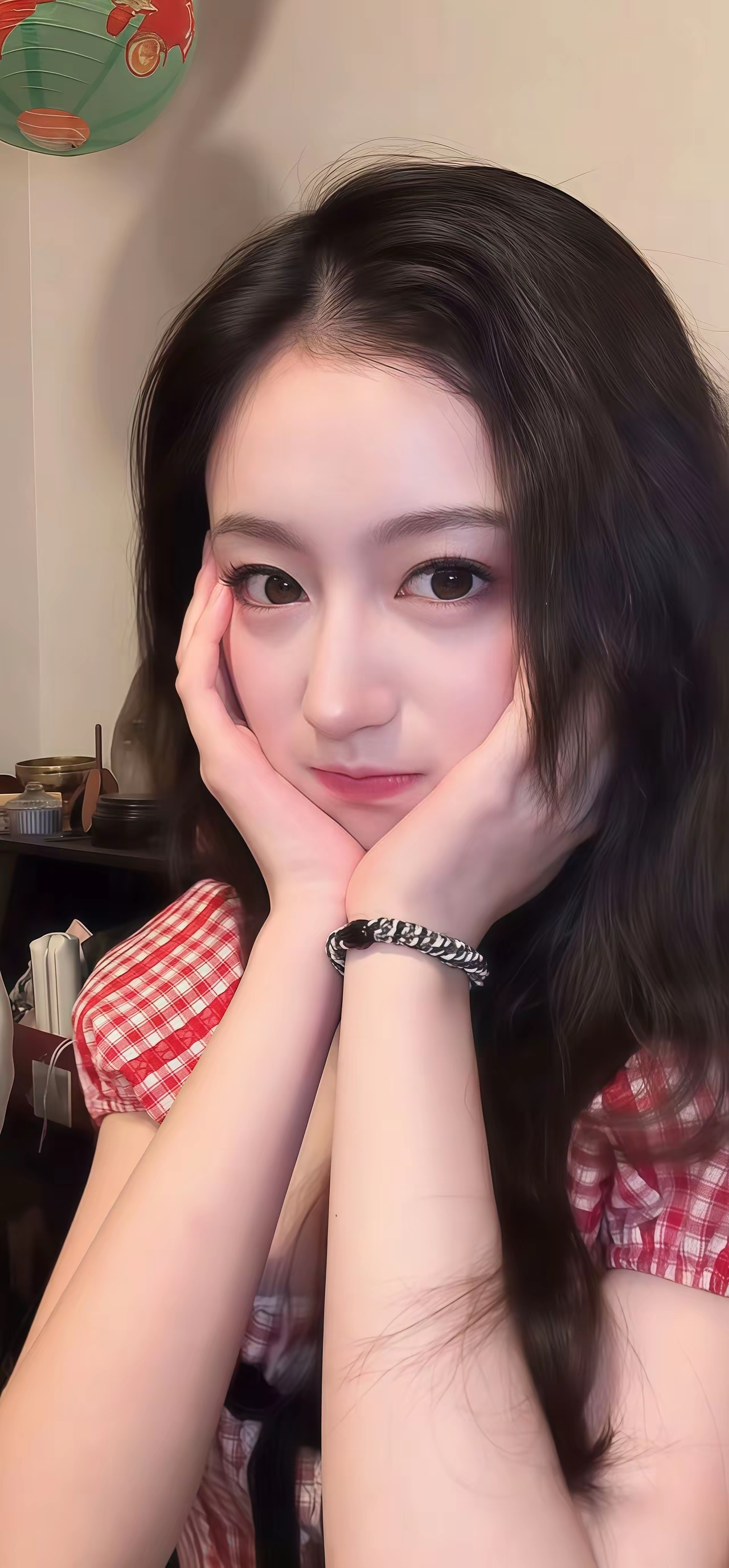 裴佳欣，17岁可爱小甜妹，有颜又有才，真让人喜欢