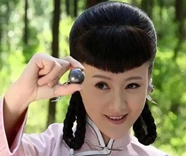 演员饶芯语：结婚13年，如今丈夫王奎荣80岁了，她的婚姻幸福吗？