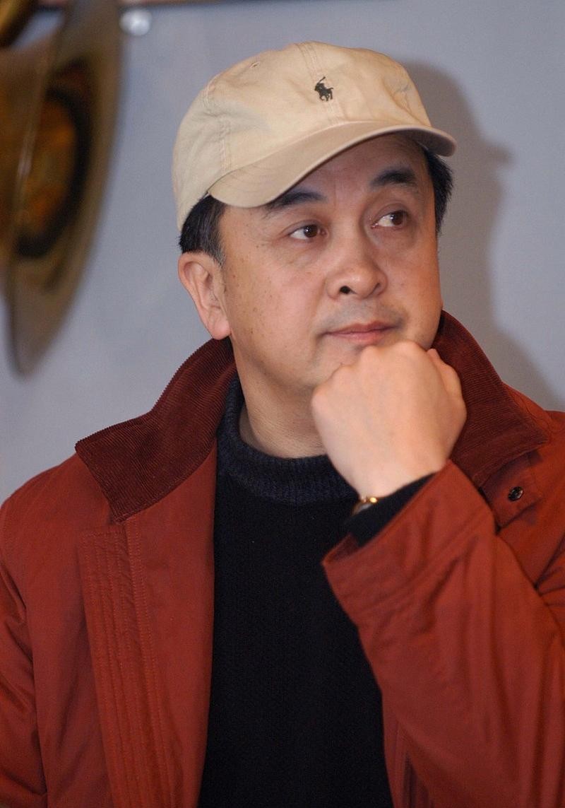 黄宏现状：住北京普通小区，闲时照顾外孙女，65岁走路需要人搀扶