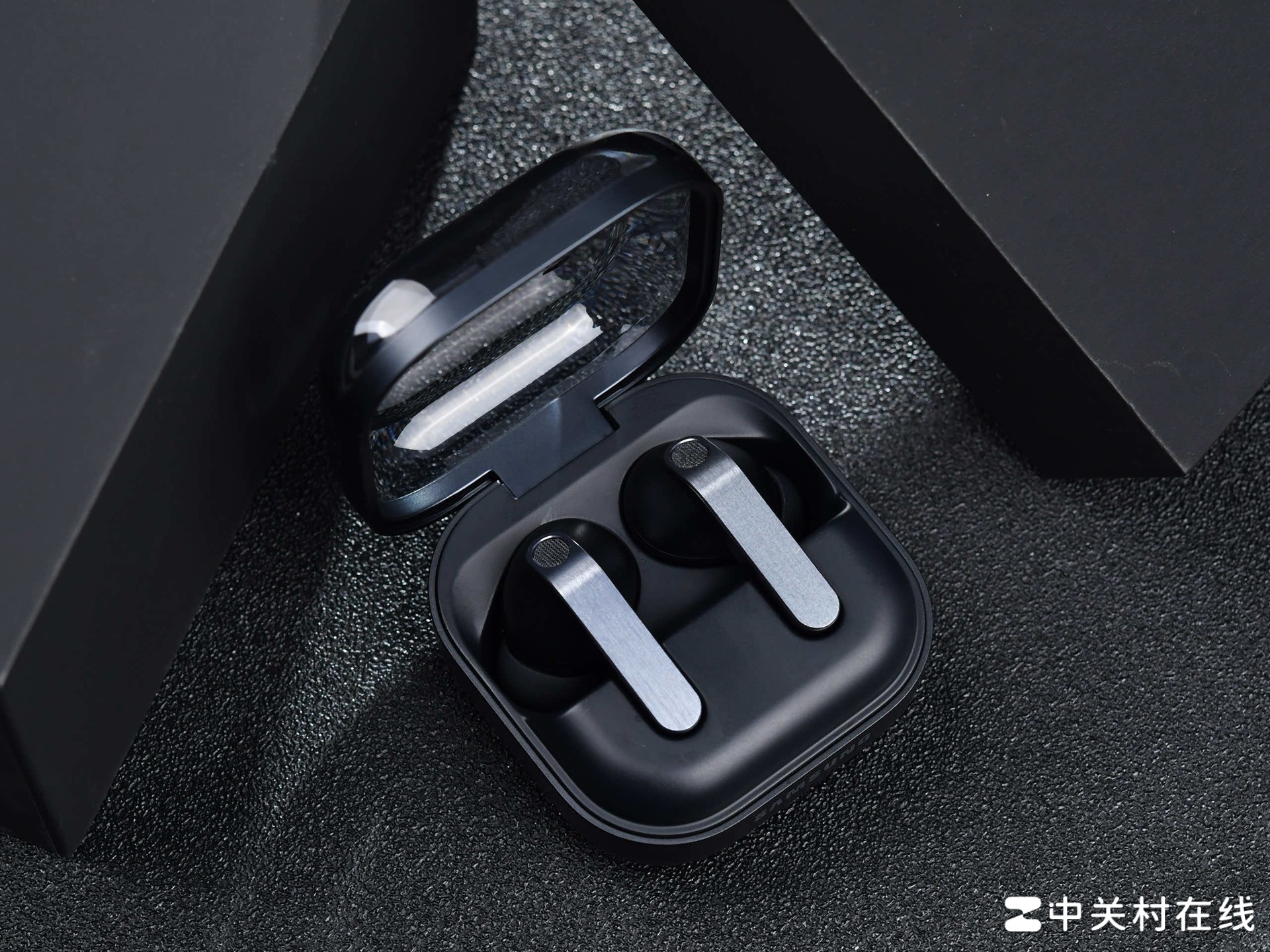 一副均衡耐聽的旗艦TWS：三星 Galaxy Buds 4 Pro上手快評