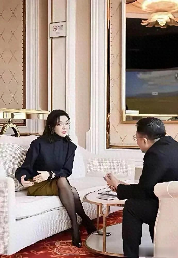 关之琳都63了,看着却像23,尤其是这黑丝袜一穿 ???