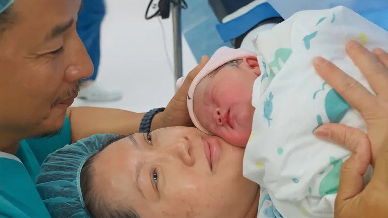 58岁妻高龄产女险死！前TVB男星心痛落泪：是我亏欠她