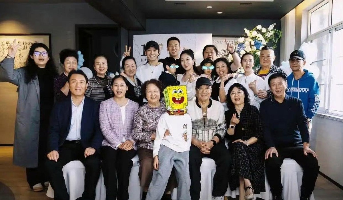 春节才过几天,黄晓明、杨颖先后传出好消息,离婚4年已经物是人非