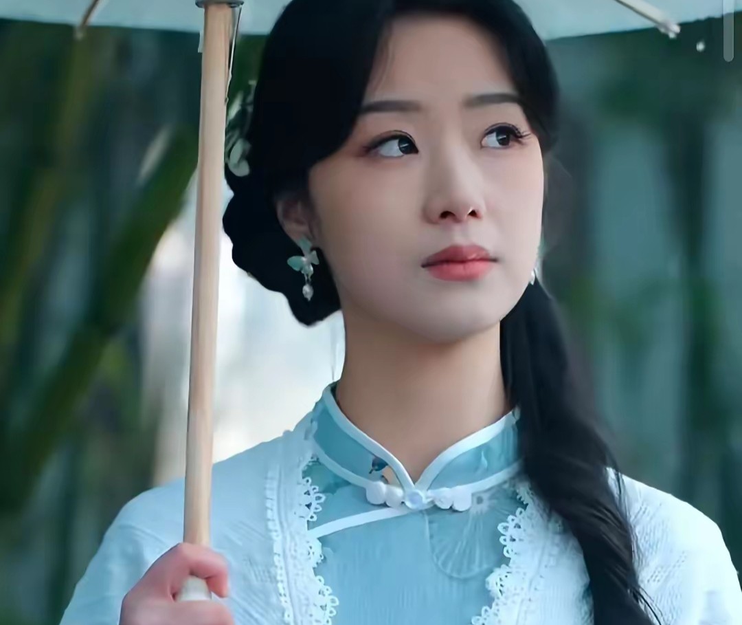 这竟是同一个人！当短剧女演员真实颜值曝光，离开滤镜后判若两人