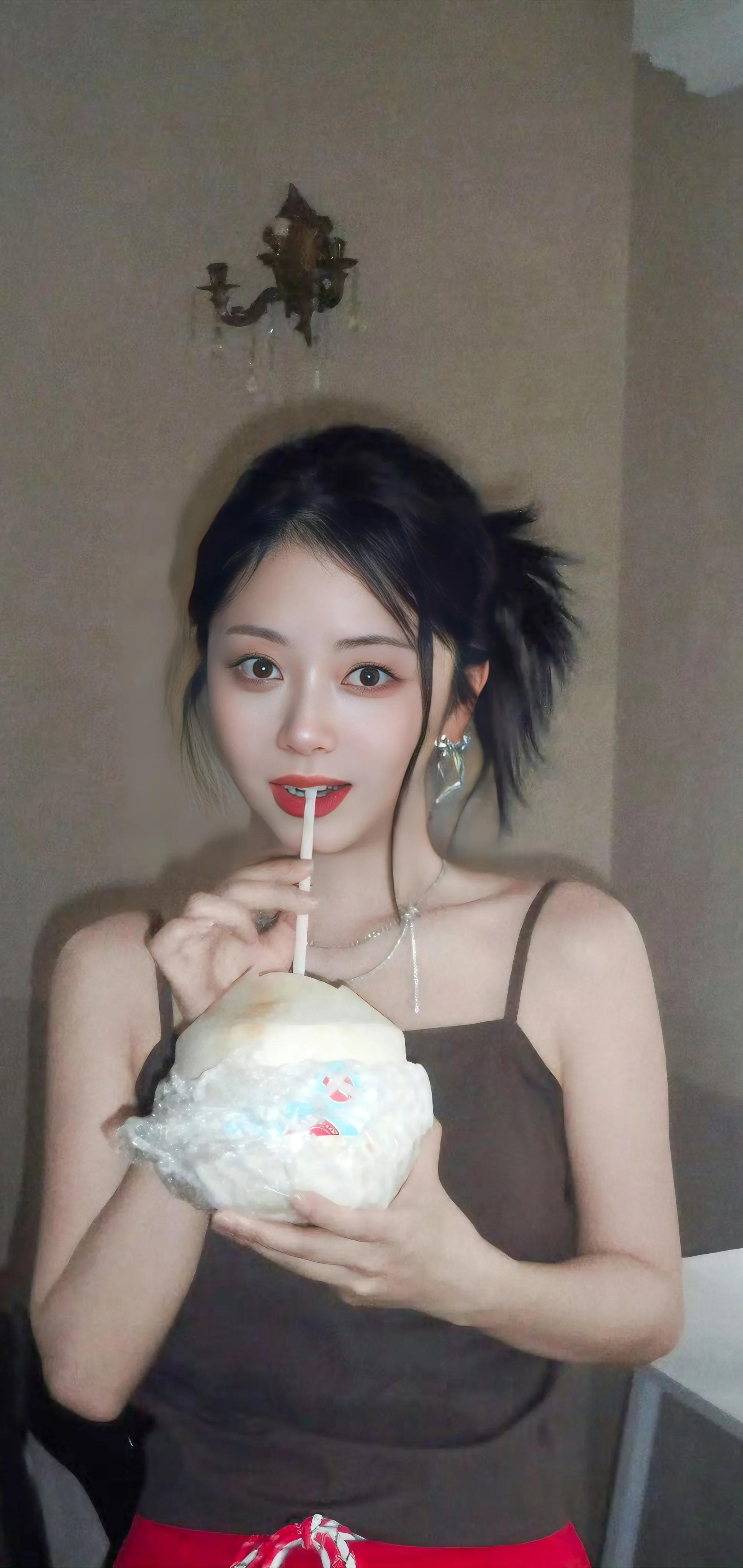 美女壁纸第5251期—谭松韵