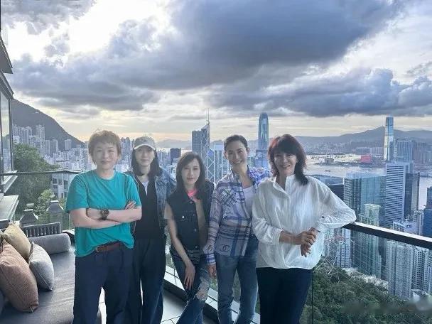 消失近20年突然现身 前TVB大笑姑婆状态冻龄惹惊叹 曾与宣萱闹翻