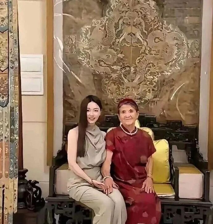 杨子带新欢见91岁老母，黄圣依17年豪门梦碎，一盆铜钱草亮了