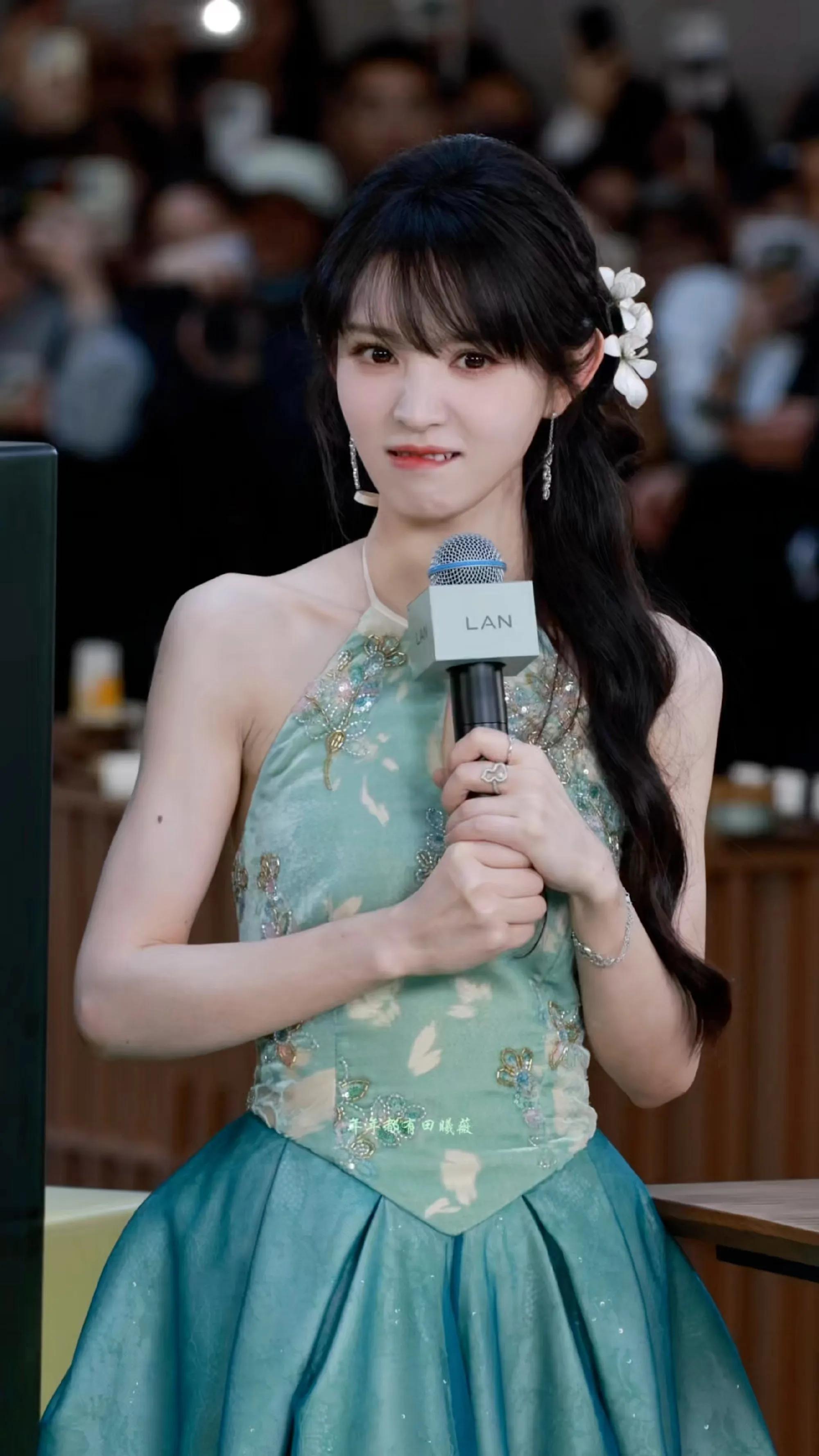 田曦薇活动美图