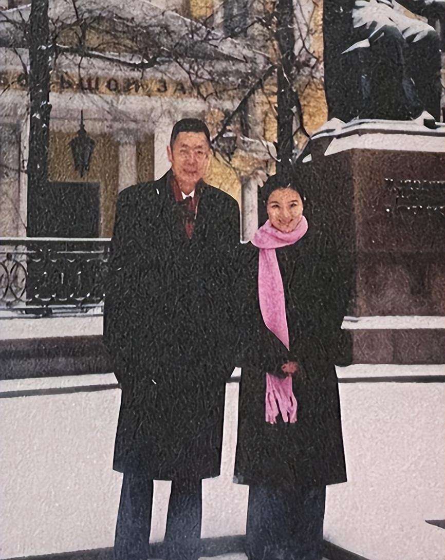 三婚娶小37岁徒弟，81岁生女，84岁生儿，如今住美国豪宅好不惬意