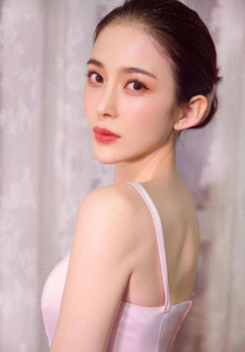 “10个亿我也下不去嘴”的赵樱子，内娱独一份的“疯批”美人