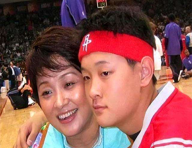 张秋芳没想过，傅彪留给她的35岁儿子，如今却成了她的依靠