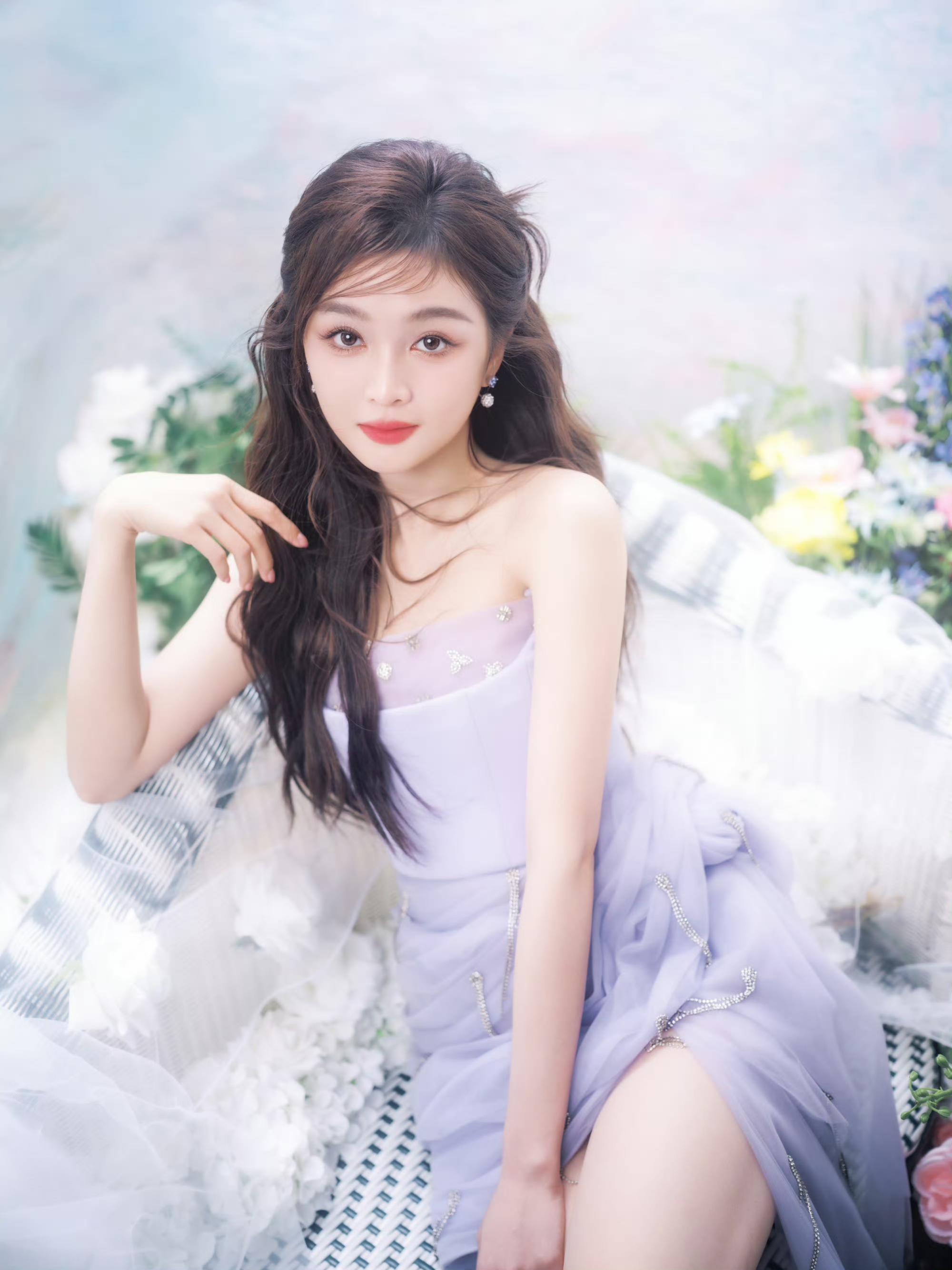 吴宣仪 海南春晚美照 大长腿还是最吸睛