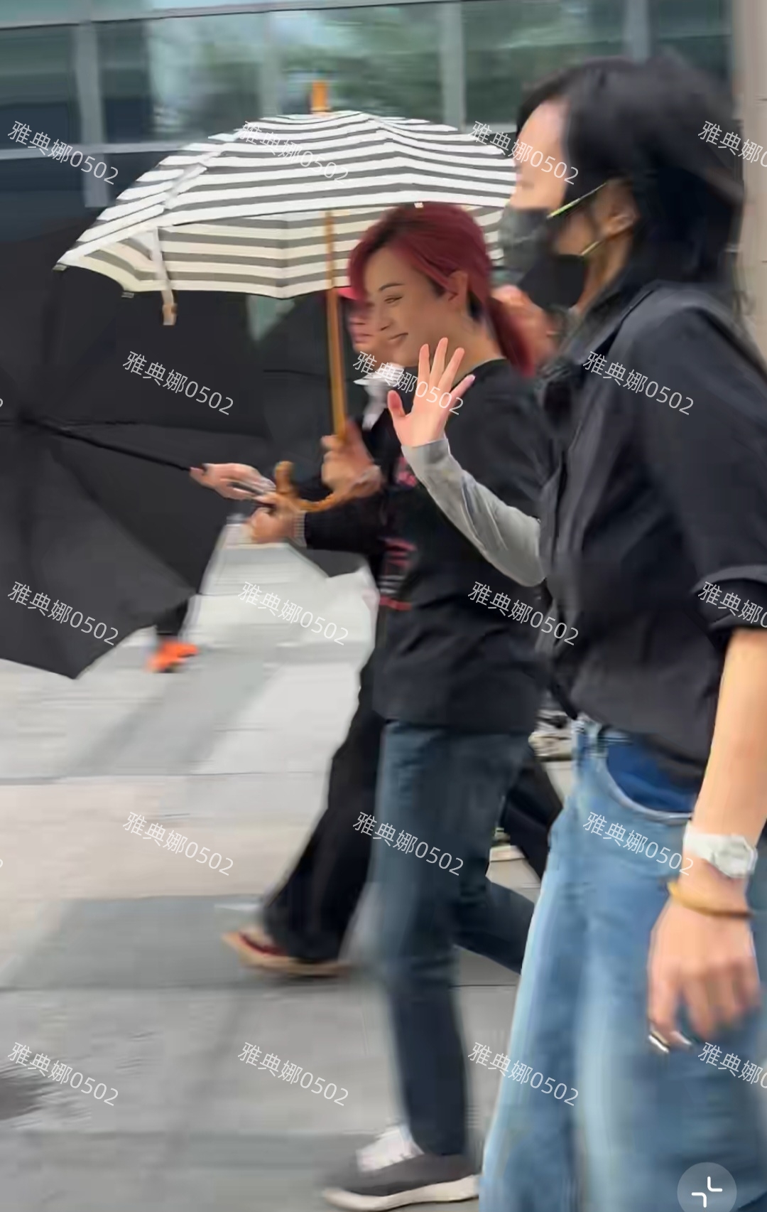 孙俪红发造型跟邓超在胜券在握里的发型神似两人越来越有夫妻相了