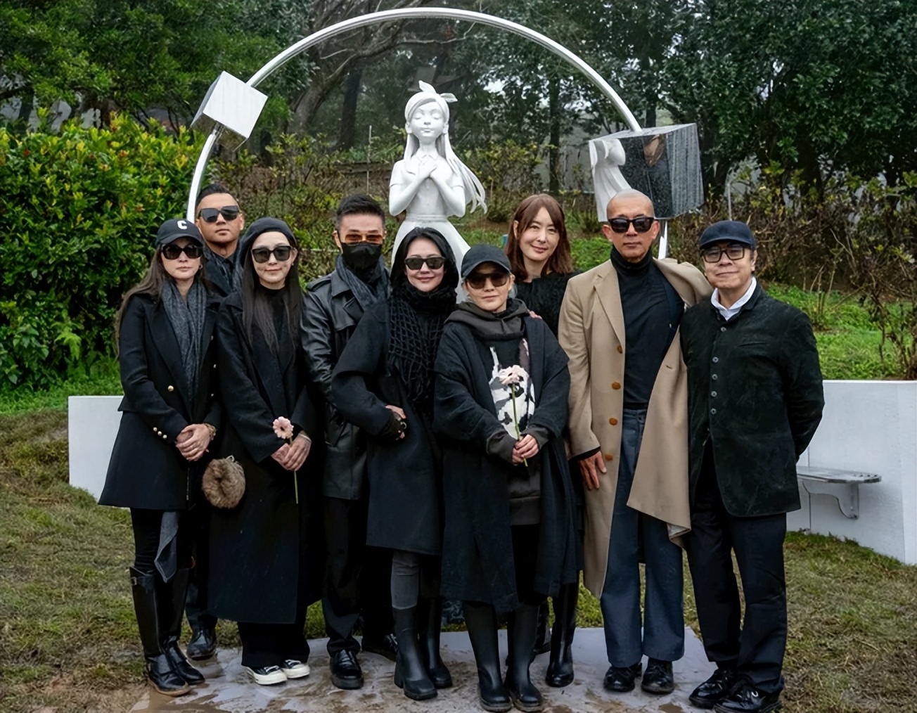 小S首谈大S赴日旅行原因，至今自责靠酒精麻痹，酒后在家大哭大闹