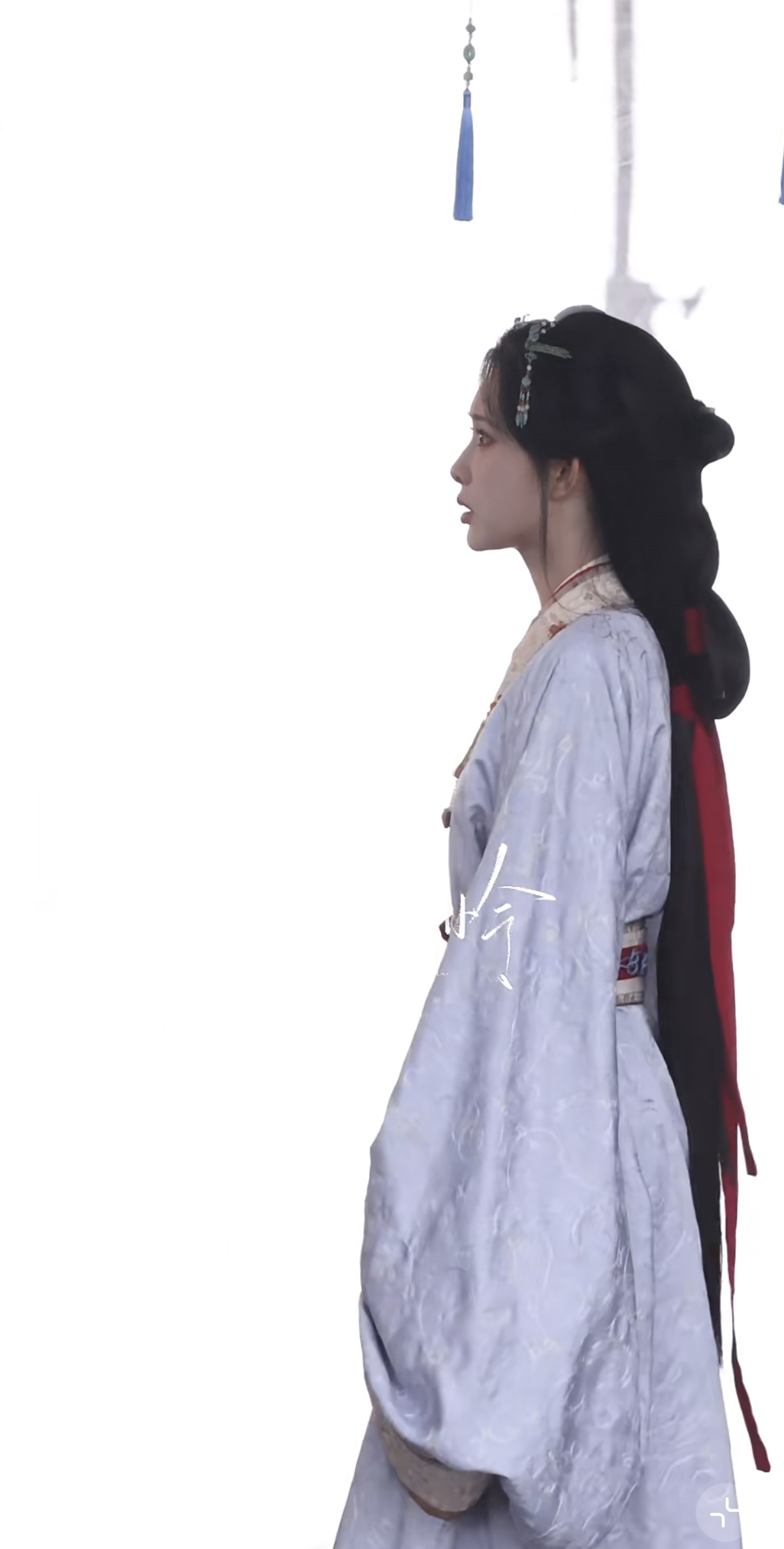 孟子义拍戏路透，嘟嘴撇嘴又乖又萌，造型是真好看，眼神戏也超好