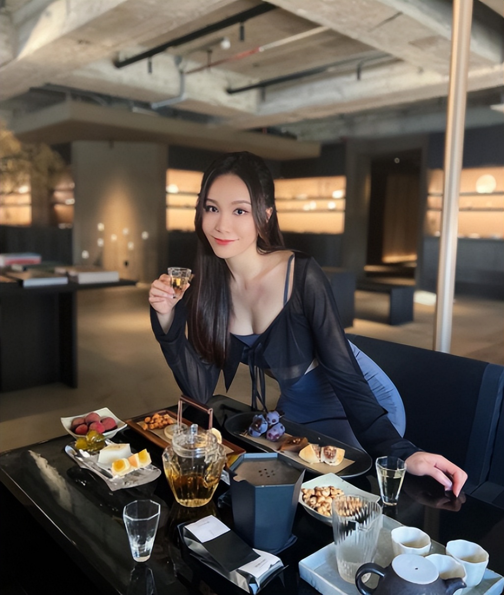 好拼！TVB小花主动敲监制门被拒，为博上位在天桥缺口处跳舞