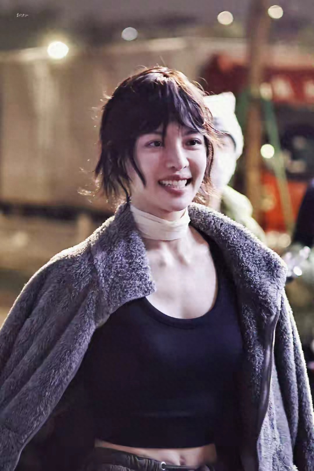 钟楚曦下班路透美照，这肌肉线条太饱满了，真自律