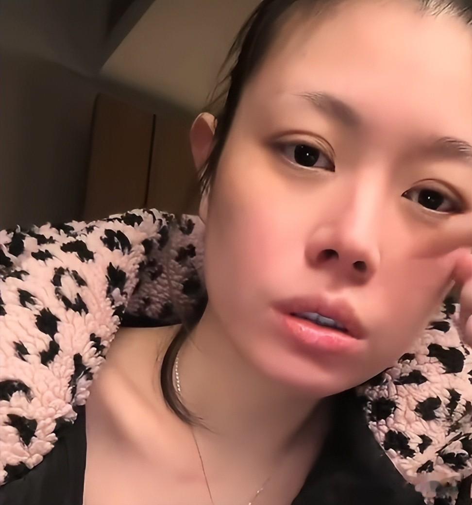 曝汪峰前妻被男友暴打!掌掴、砸酒瓶、当众羞辱,小7岁男友高壮