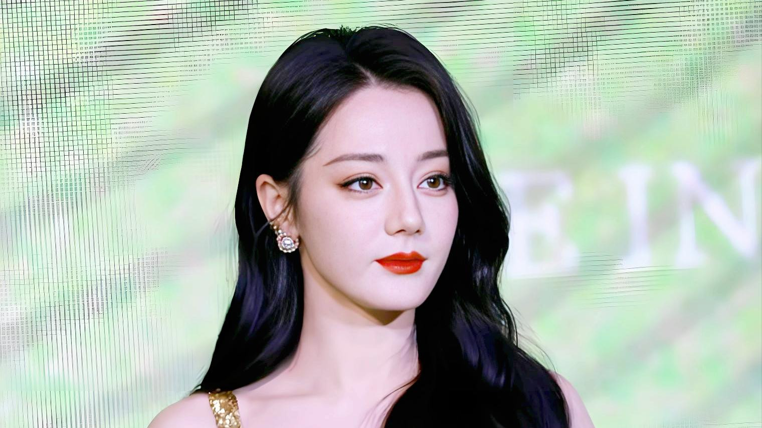 明星滞留中东：迪丽热巴被困迪拜，李茂弦子租车跨境，周雨彤回国