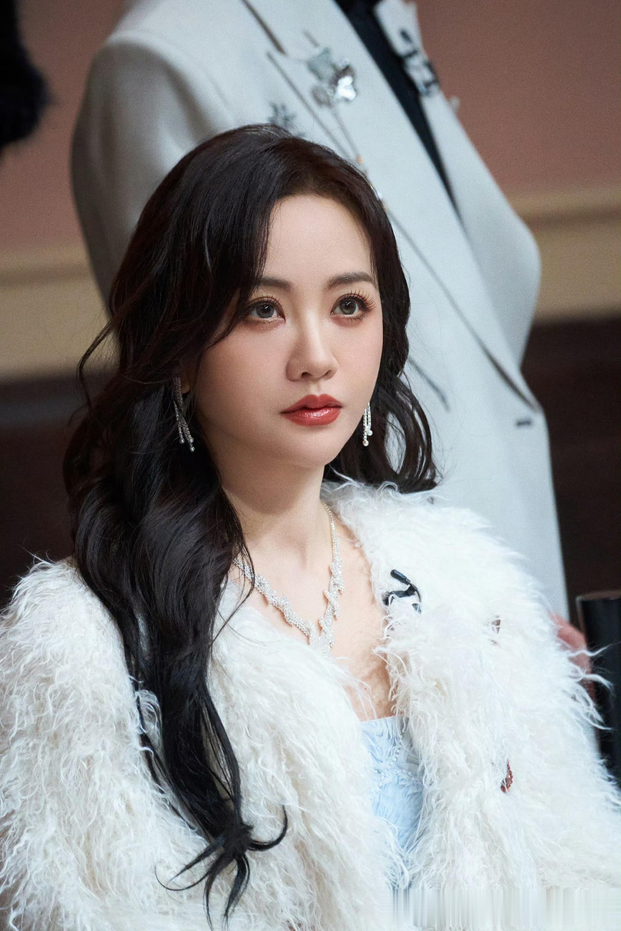 明星杨蓉百变造型：天生丽质、绝代无双！